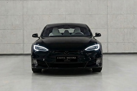 Tesla Model S 2 of 25
