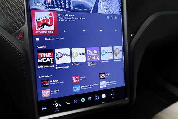 Tesla Model S 21 of 25