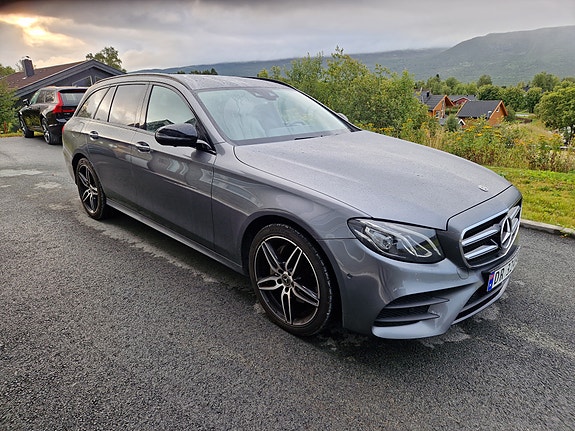 Mercedes-Benz E200 3 of 12