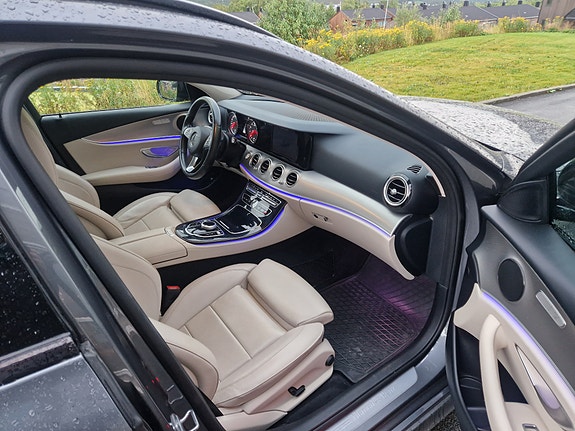 Mercedes-Benz E200 9 of 12