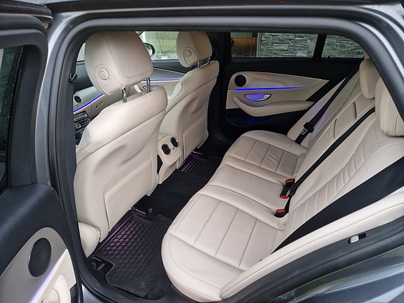 Mercedes-Benz E200 10 of 12