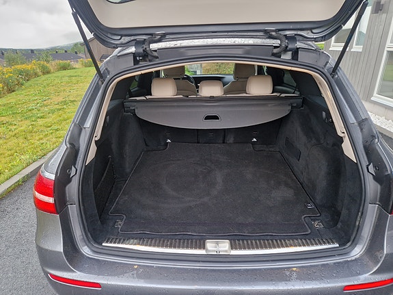 Mercedes-Benz E200 11 of 12