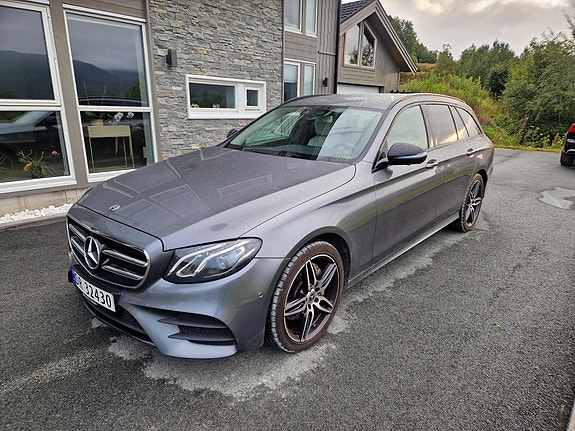 Mercedes-Benz E200 2 of 12