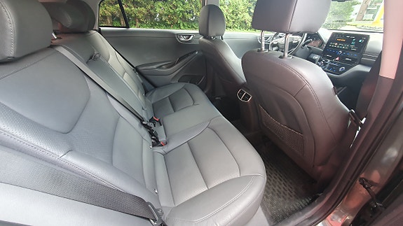 Hyundai IONIQ 10 of 14
