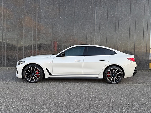 BMW i4 12 of 27