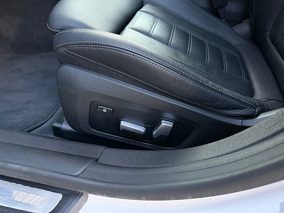 BMW i4 24 of 27