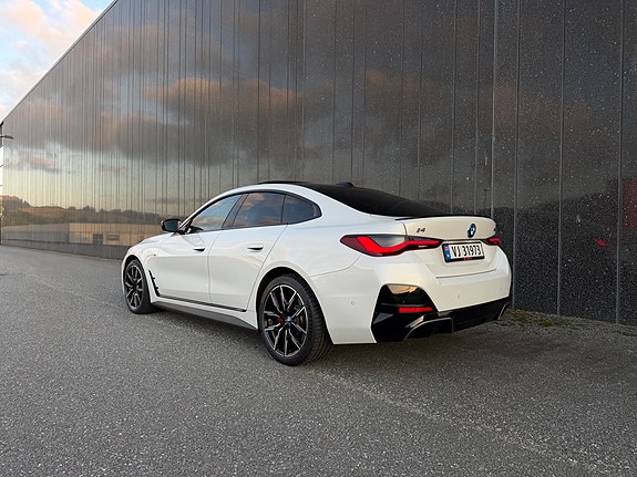 BMW i4 7 of 27