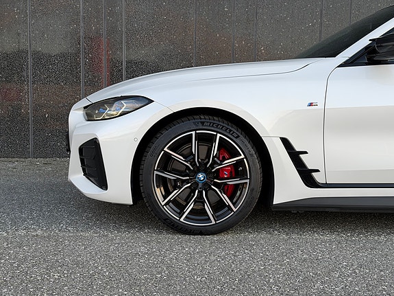 BMW i4 10 of 27