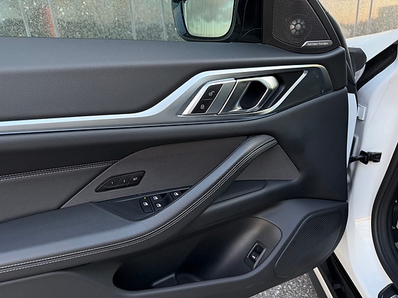BMW i4 21 of 27