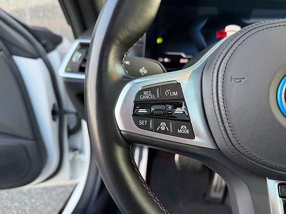 BMW i4 22 of 27