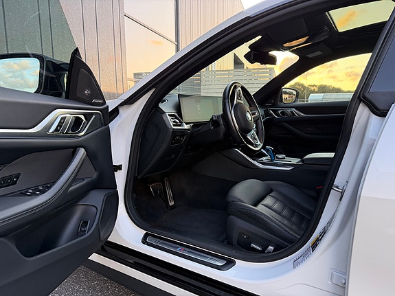 BMW i4 18 of 27