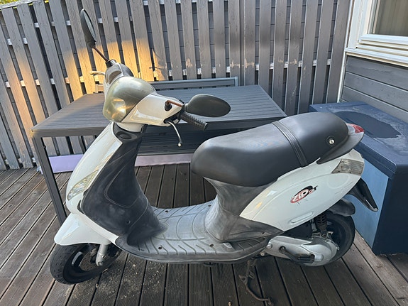Piaggio ZIP 50 2 of 2