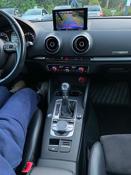 Audi e-tron 13 of 19