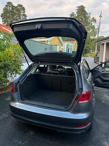Audi e-tron 7 of 19