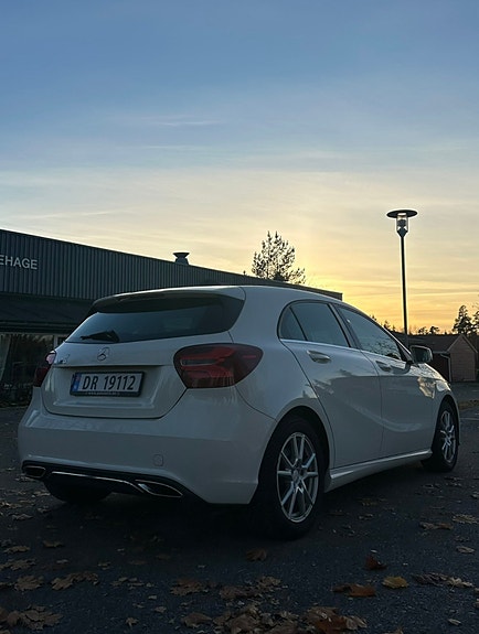 Mercedes-Benz A180 2 of 9