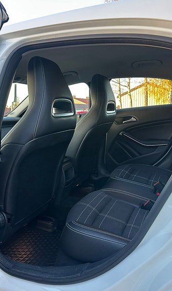Mercedes-Benz A180 6 of 9