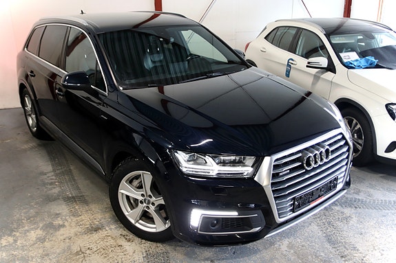 Audi Q7 2 of 30