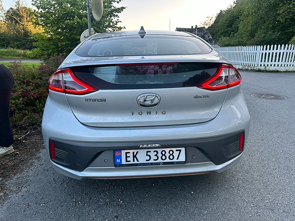 Hyundai IONIQ 2 of 4