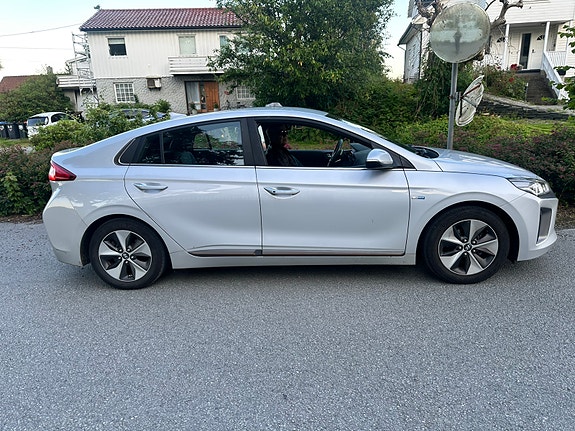 Hyundai IONIQ 4 of 4