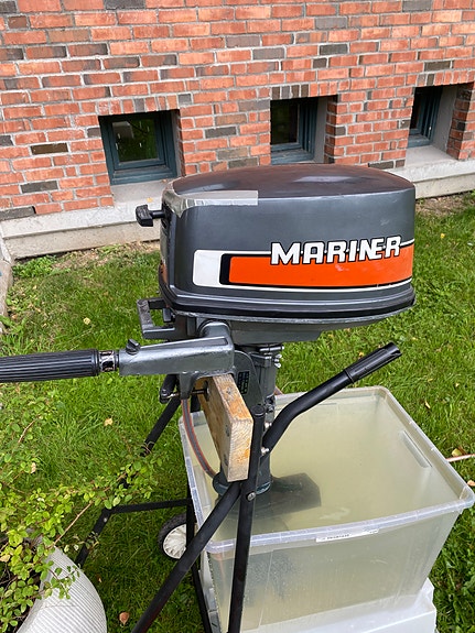Gummijolle inkludert to stk Mariner påhengere 11 of 16