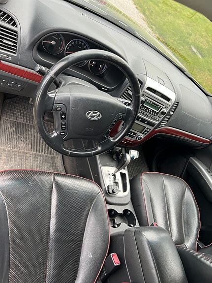Hyundai Santa Fe 3 of 3