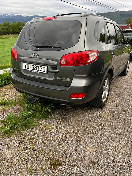 Hyundai Santa Fe 2 of 3
