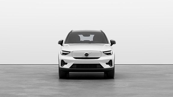 Volvo XC40 3 of 14