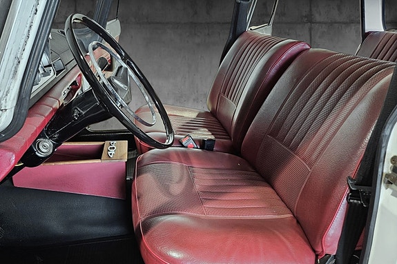 Peugeot 404 27 of 30