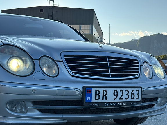 Mercedes-Benz E320 14 of 16