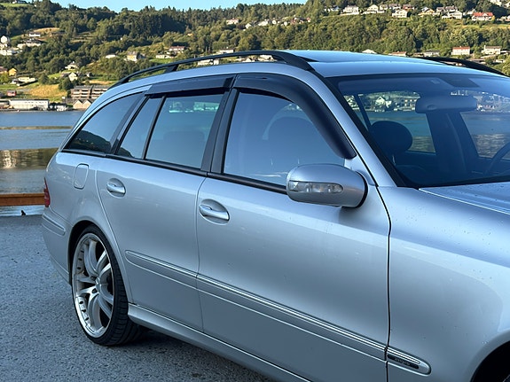 Mercedes-Benz E320 3 of 16