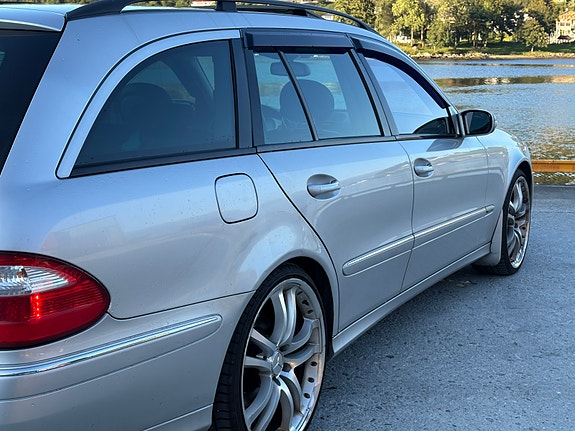 Mercedes-Benz E320 6 of 16