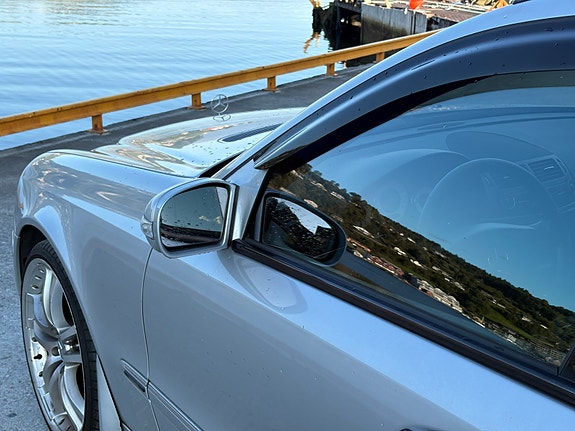 Mercedes-Benz E320 8 of 16