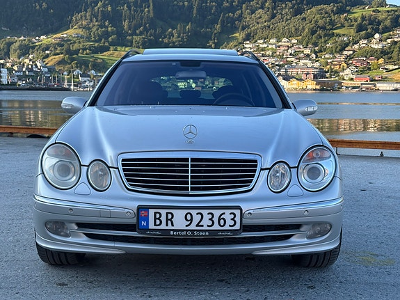 Mercedes-Benz E320 4 of 16