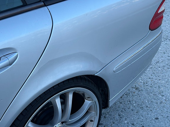 Mercedes-Benz E320 7 of 16
