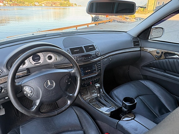 Mercedes-Benz E320 15 of 16