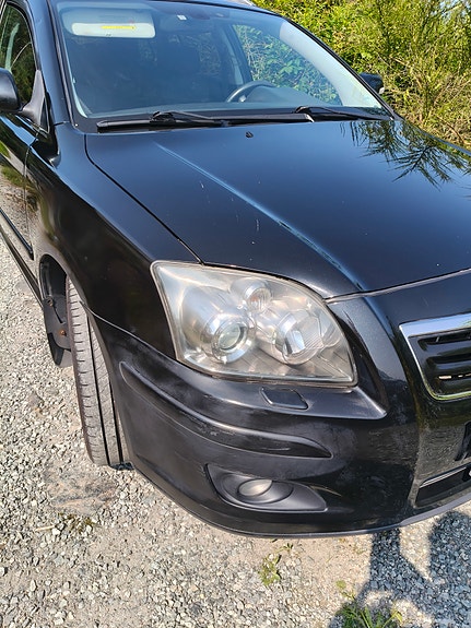 Toyota Avensis 2 of 25