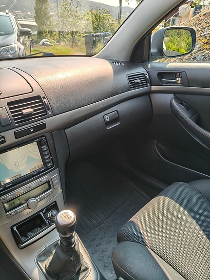 Toyota Avensis 18 of 25