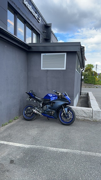 Yamaha R7 9 of 9
