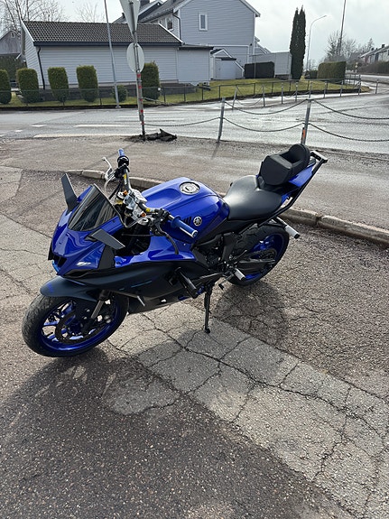 Yamaha R7 7 of 9