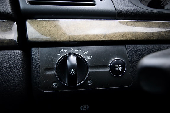 Mercedes-Benz E220 d 28 of 30