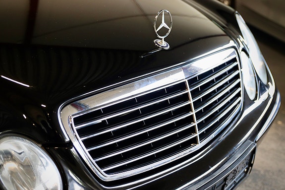 Mercedes-Benz E220 d 3 of 30