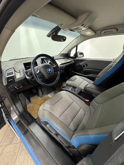 BMW i3 6 of 17