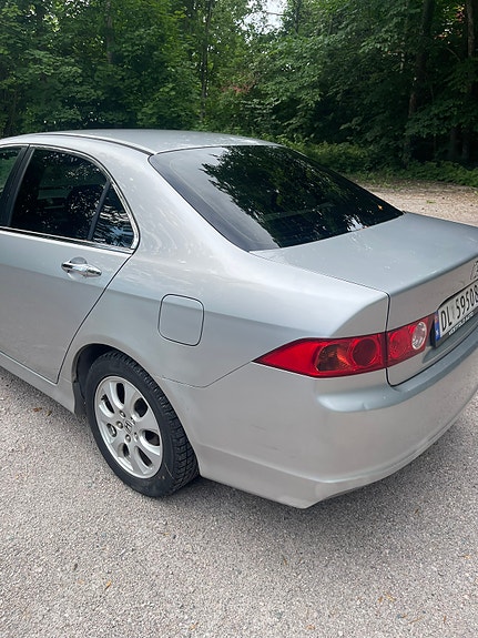 Honda Accord 4 of 17