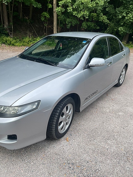 Honda Accord 2 of 17