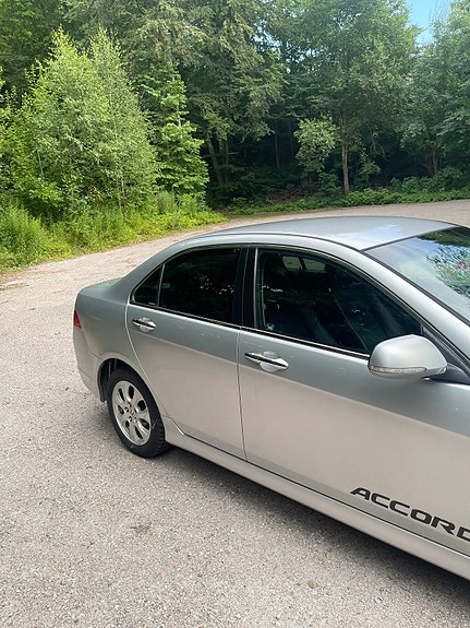 Honda Accord 7 of 17