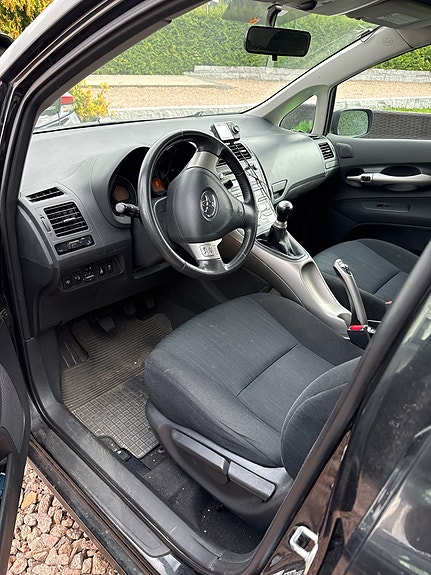 Toyota Auris 4 of 9