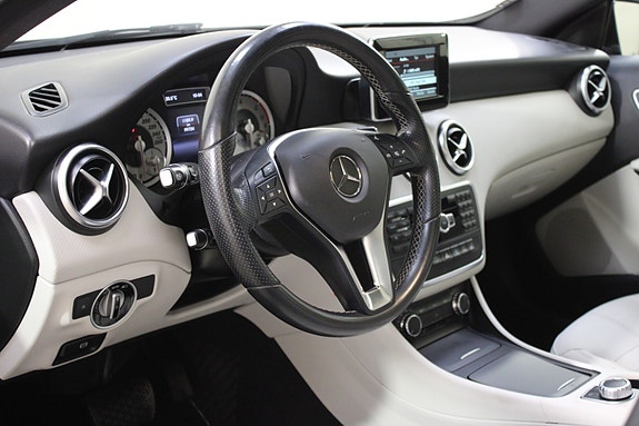 Mercedes-Benz A200 28 of 30