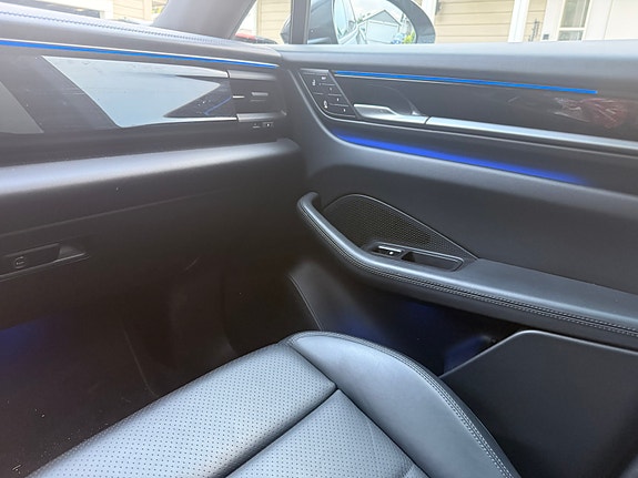 Porsche Macan 4 25 of 30