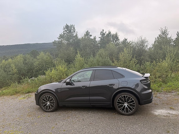 Porsche Macan 4 11 of 30