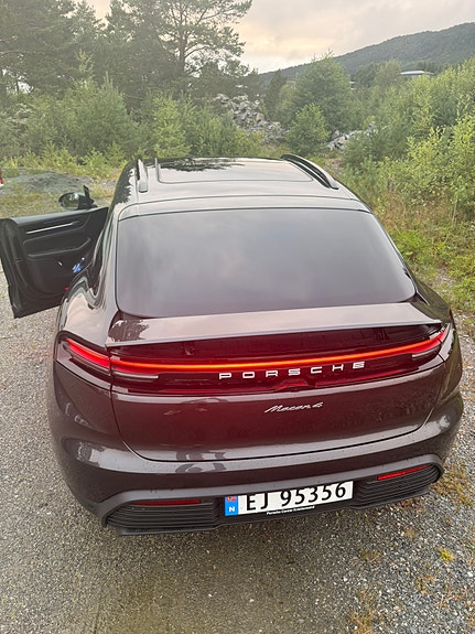 Porsche Macan 4 15 of 30